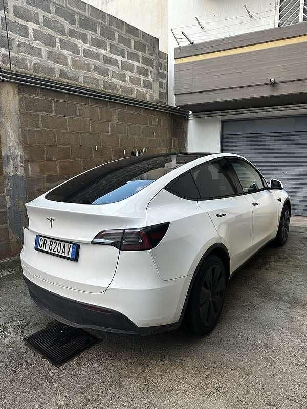 Usata Tesla Model Y RWD 200 kW (272 CV) 2023 SUV
