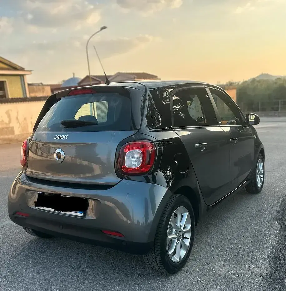 Usata Smart ForFour Passion 71 CV (52 kW) 2016 Grigio Utilitaria