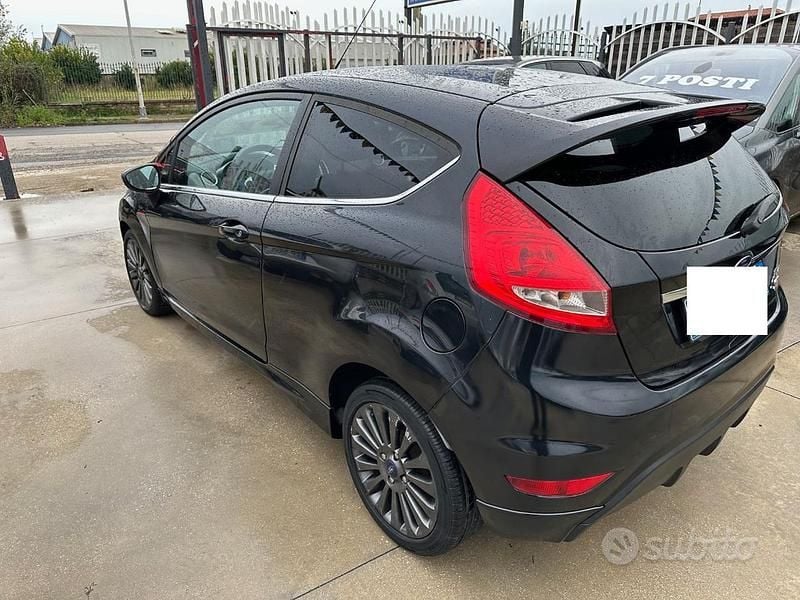 Usata Ford Fiesta Titanium 97 CV (71 kW) 2009 Nero Utilitaria