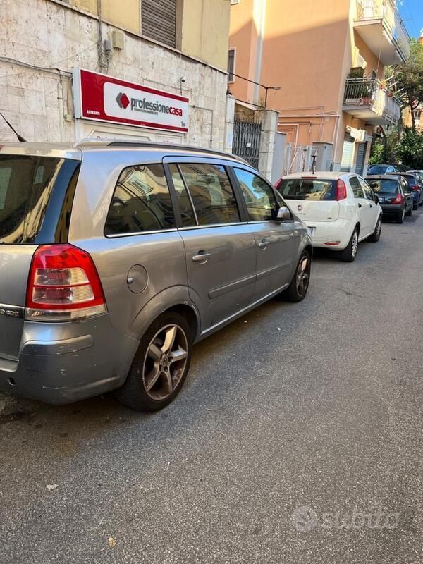 Usata 2007 Opel Zafira Monovolume | 1350 € (Ottimo prezzo) - Immagine 1/2