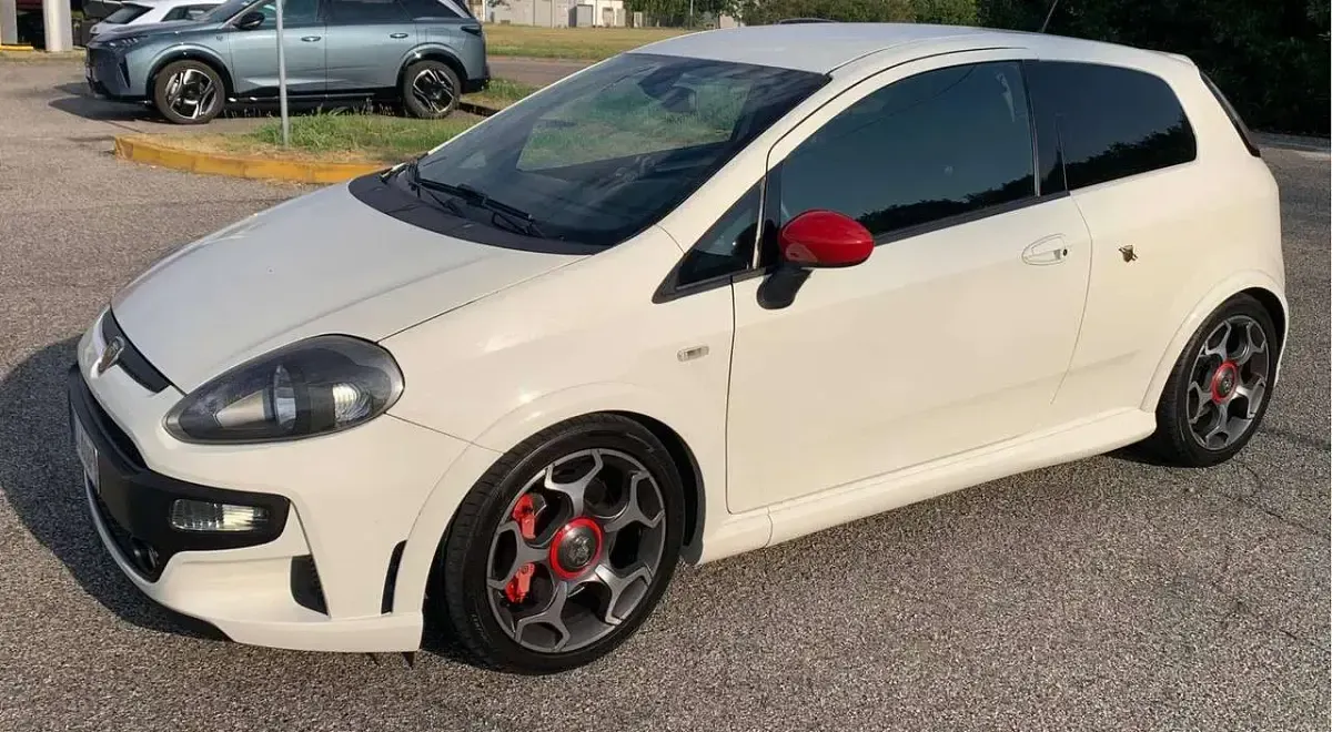 Usata Abarth Punto Evo 163 CV (119 kW) 2011 Bianco ghiaccio Utilitaria