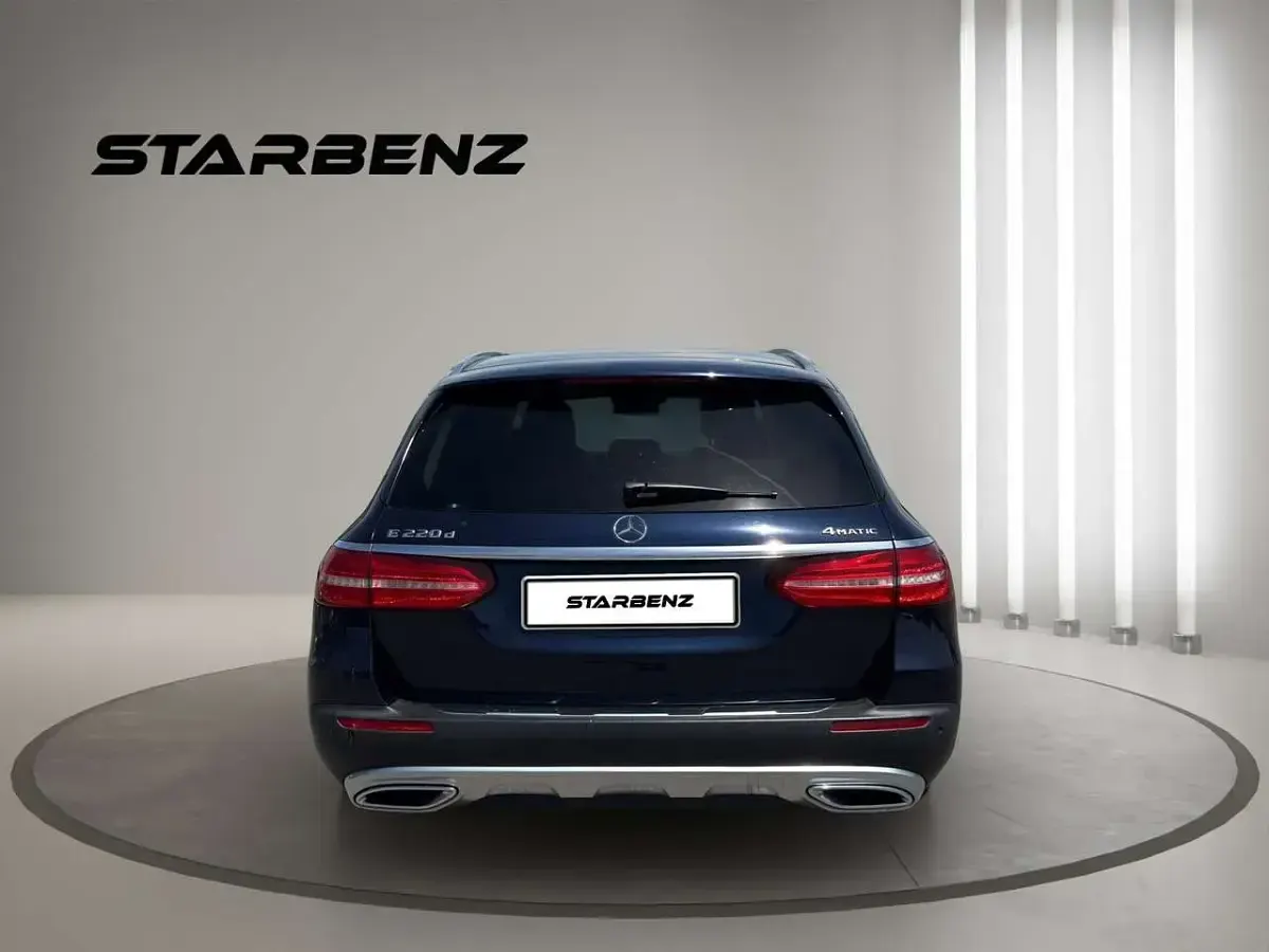 Usata Mercedes E220 All-Terrain 194 CV (142 kW) 2018 Blu/azzurro Station wagon