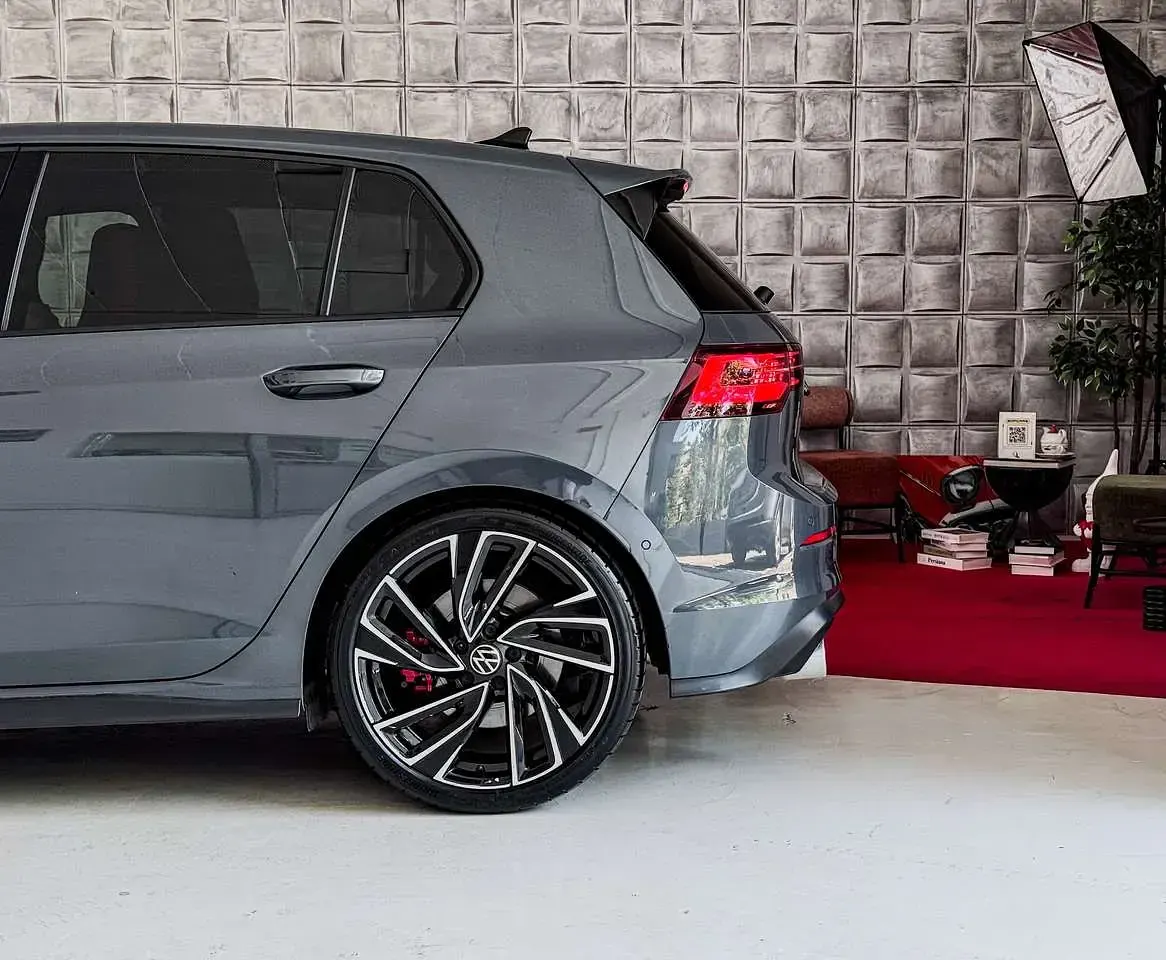 Usata VW Golf VIII GTI 245 CV (180 kW) 2023 Dolphin grey Berlina