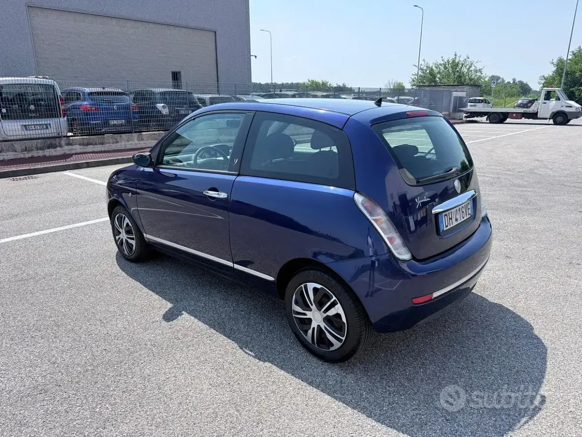 Usata Lancia Ypsilon 60 CV (44 kW) 2007 Blu Utilitaria
