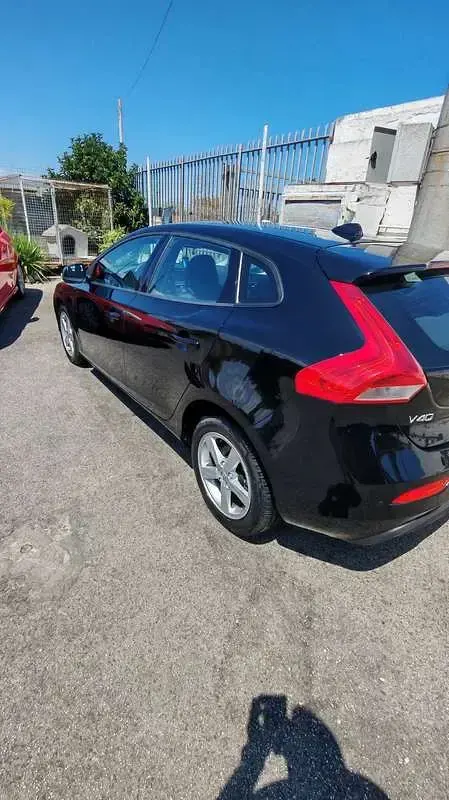 Usata Volvo V40 R-Design Momentum 120 CV (88 kW) 2016 Berlina