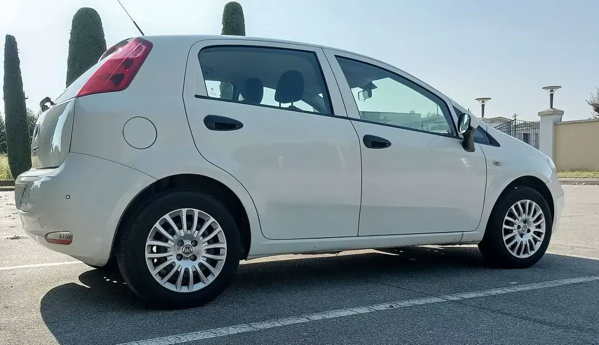 Usata Fiat Grande Punto Street 69 CV (50 kW) 2015 Bianco Utilitaria