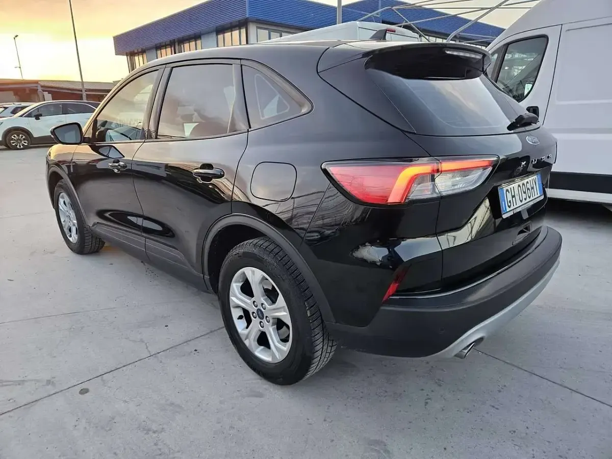 Usata Ford Kuga 120 CV (88 kW) 2021 Nero SUV