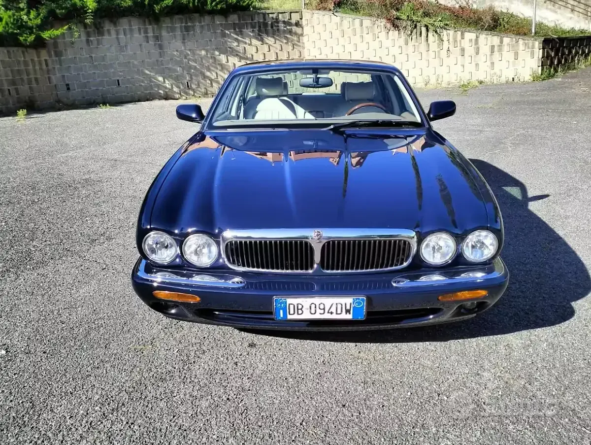 Usata Jaguar XJ Executive 284 CV (208 kW) 2000 Blu/azzurro Berlina