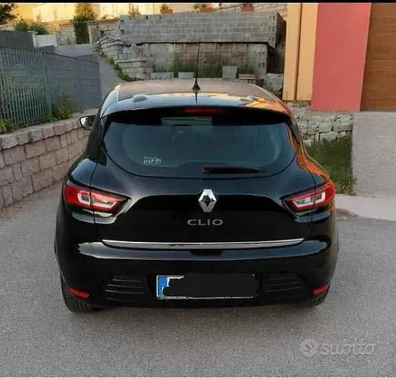 Usata Renault Clio 90 CV (66 kW) 2018 Nero Utilitaria