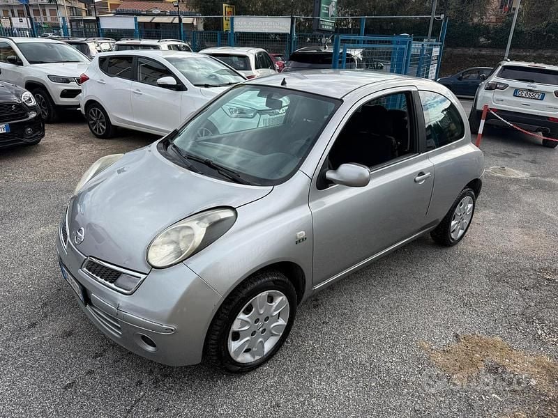 Grigio Usata 2009 Nissan Micra Tre volumi | 1800 € (Buon prezzo) - Immagine 1/4