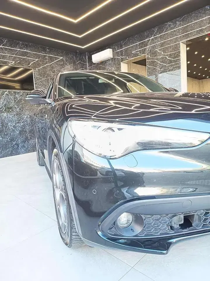 Usata Alfa Romeo Stelvio Veloce 209 CV (153 kW) 2022 Nero SUV