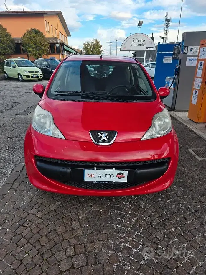 Usata Peugeot 107 68 CV (50 kW) 2007 Rosso Utilitaria