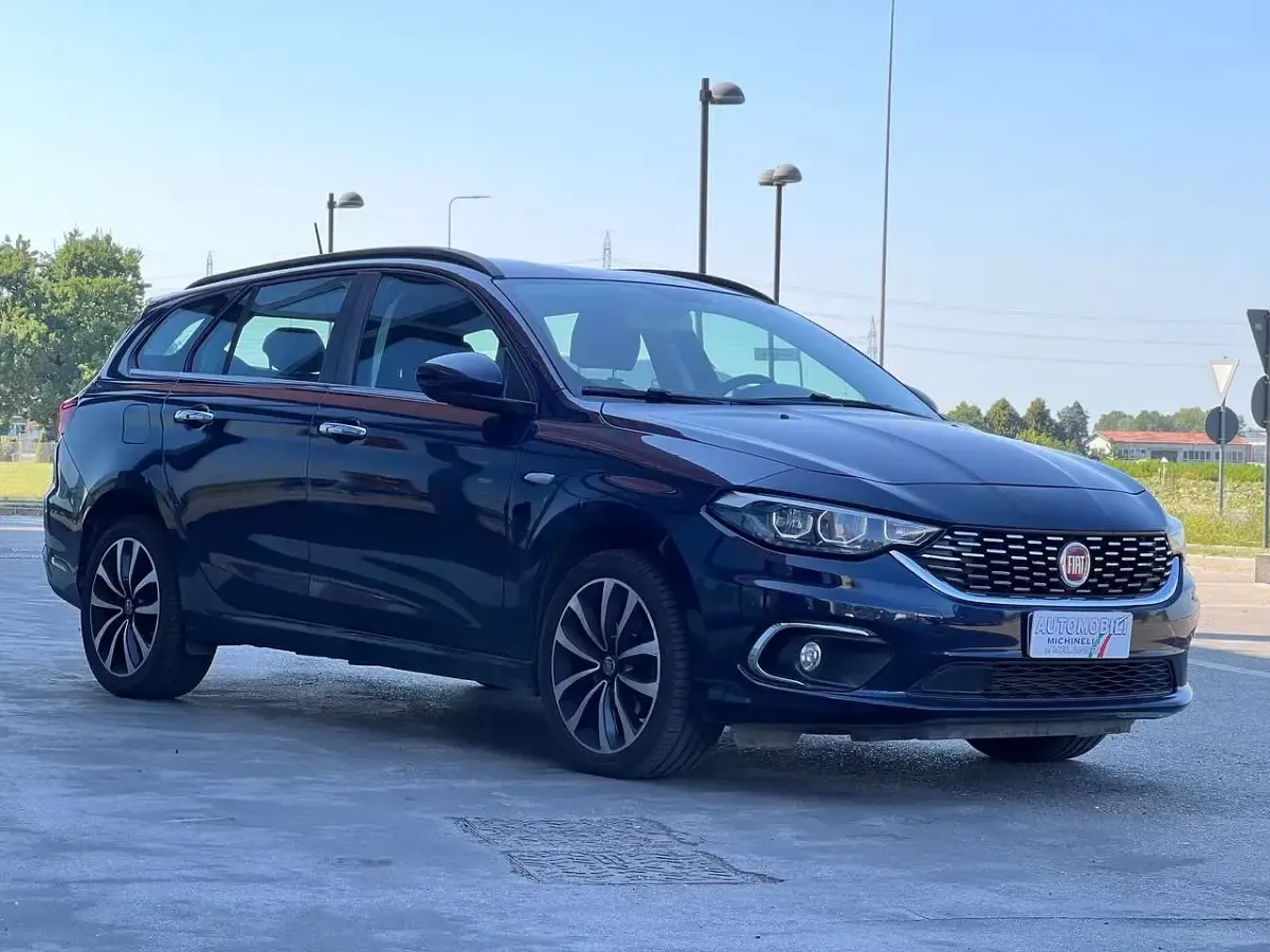 Usata Fiat Tipo Easy 120 CV (88 kW) 2019 Blu/azzurro Station wagon