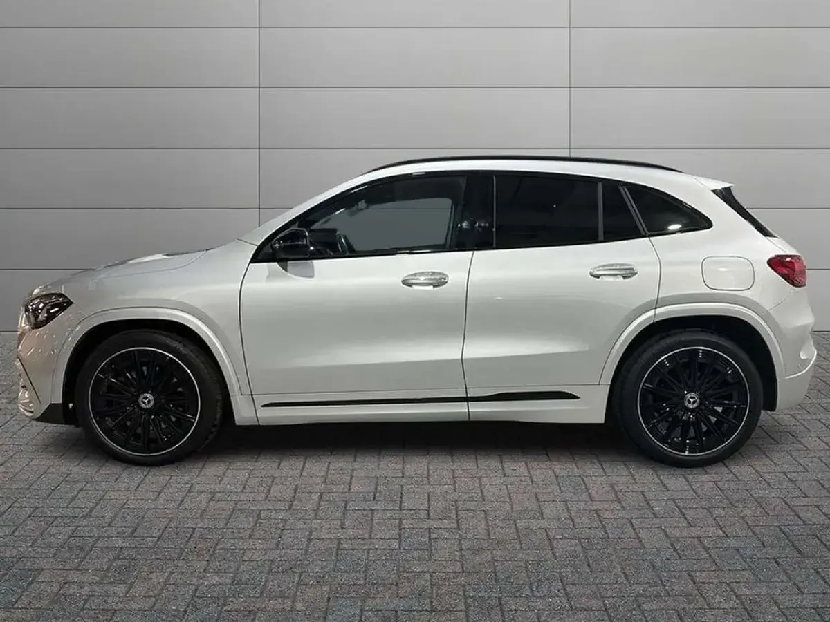 Usata Mercedes GLA200 Advanced Plus 150 CV (110 kW) 2023 Argento iridio SUV