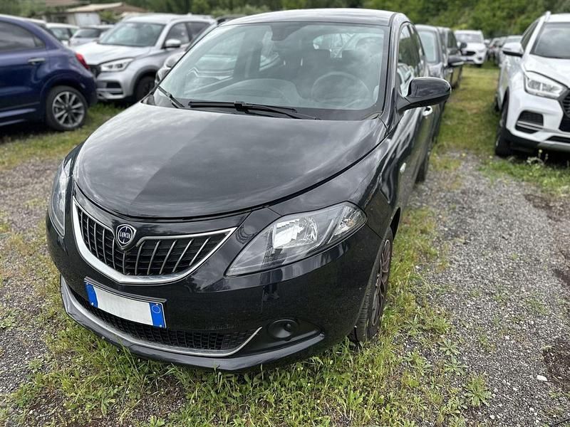 Begagnad Lancia Ypsilon S 69 HK (50 kW) 2024 Svart Halvkombi