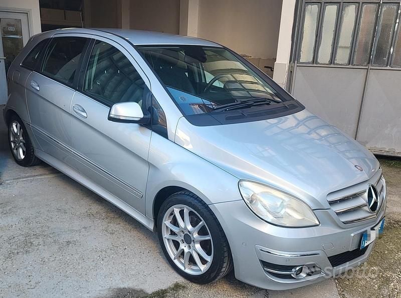 Grigio Usata 2009 Mercedes B170 Monovolume | 2400 € (Ottimo prezzo) - Immagine 1/4