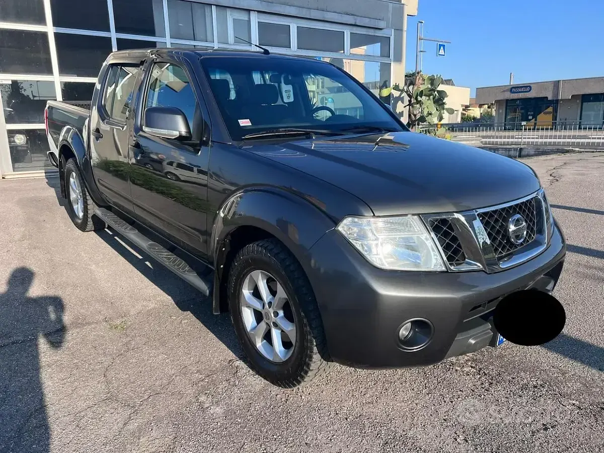 Usata Nissan Navara 190 CV (139 kW) 2015 Grigio Pick-up
