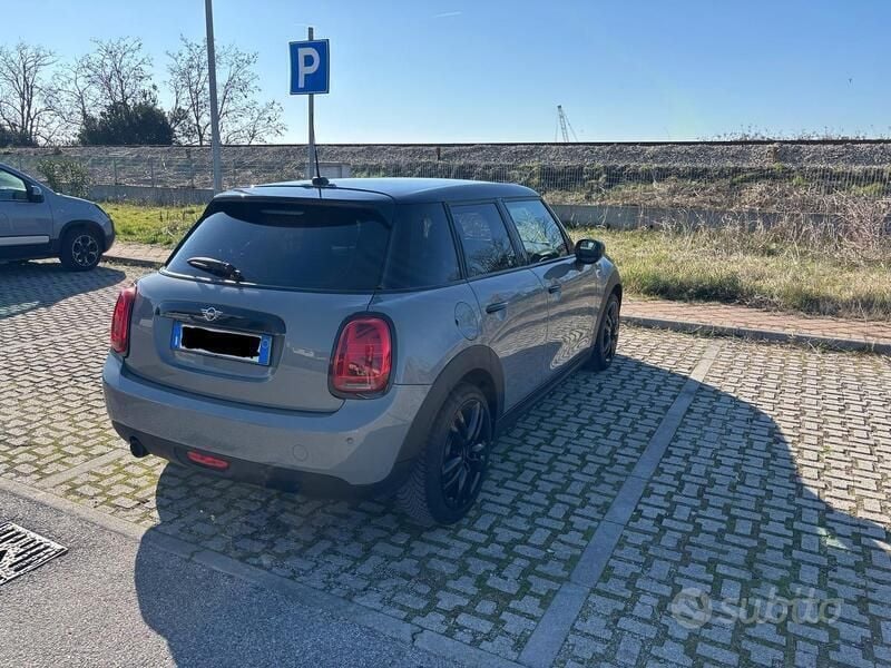 Usata Mini ONE 75 CV (55 kW) 2020 Grigio Utilitaria