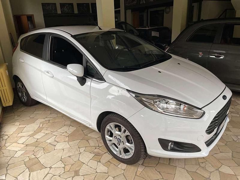 Usata Ford Fiesta Titanium 75 CV (55 kW) 2016 Bianco Utilitaria