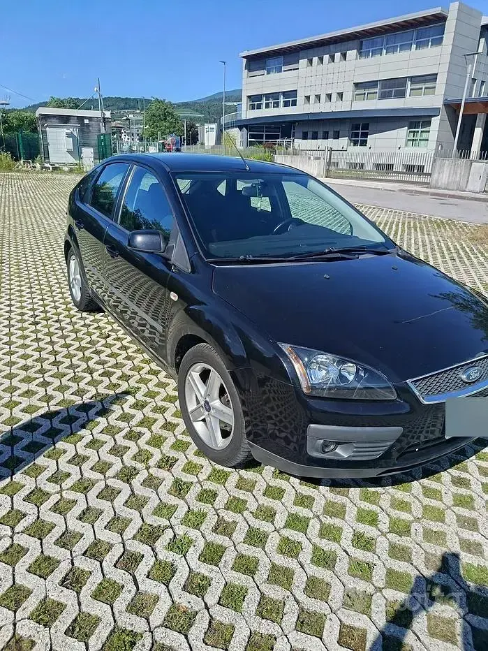 Usata Ford Focus 90 CV (66 kW) 2007 Nero Berlina