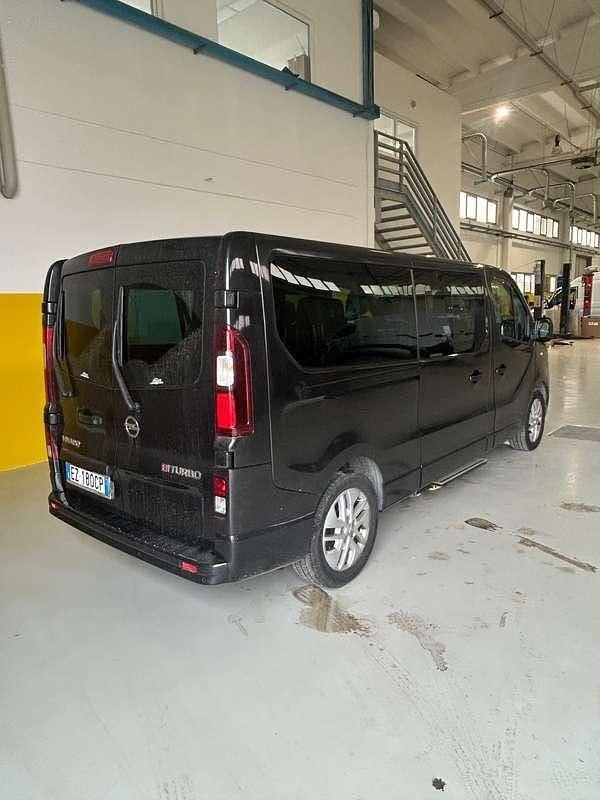 Usata Opel Vivaro 140 CV (102 kW) 2015 Nero Monovolume