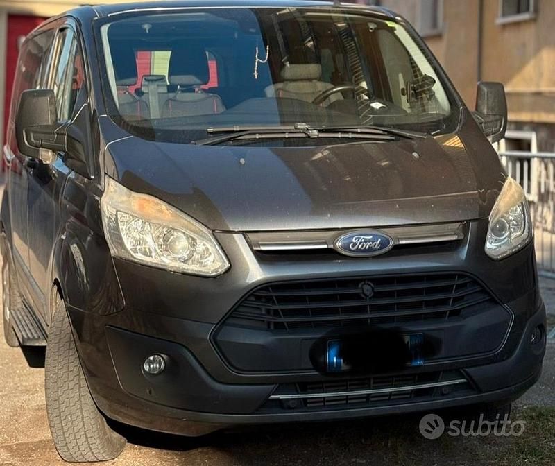 Begagnad Ford T 2016 Grå Minibuss