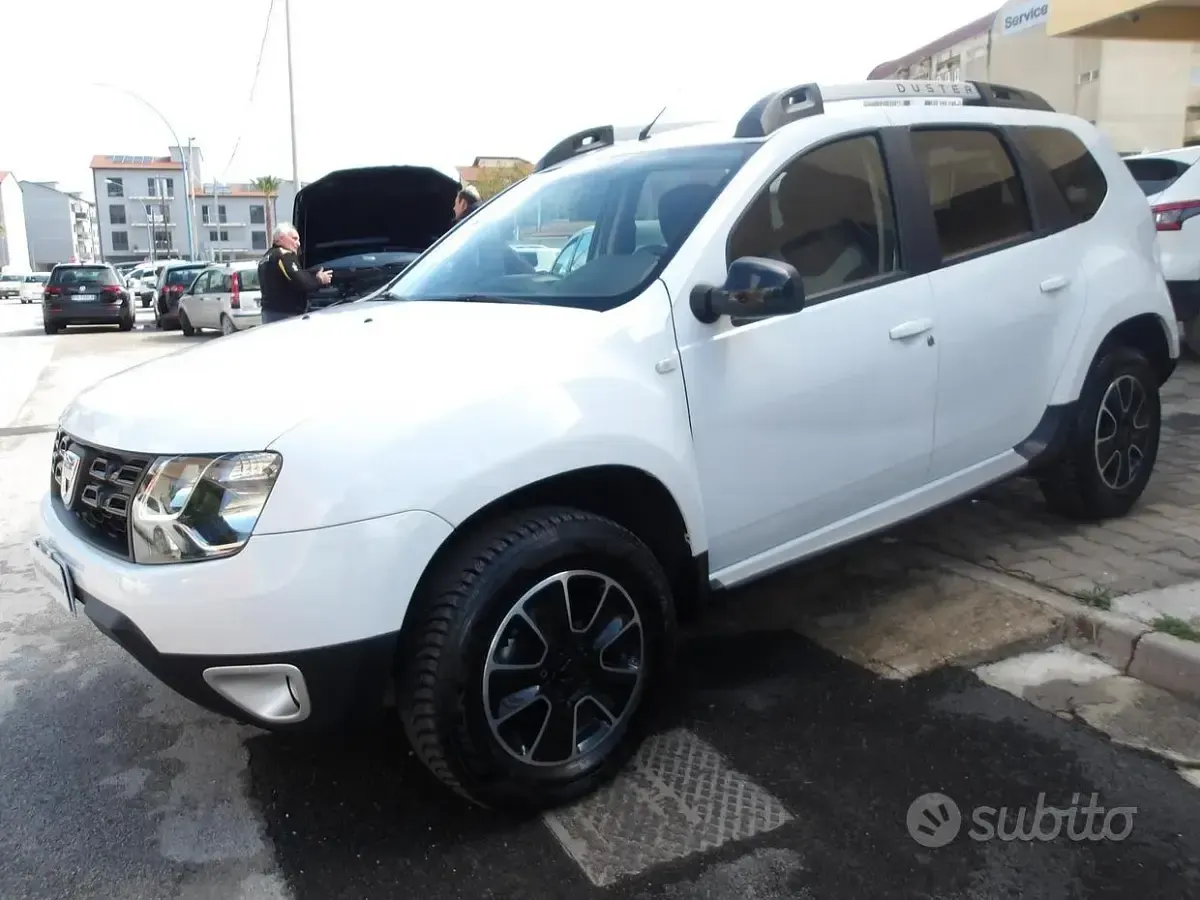 Usata Dacia Duster Black Shadow 110 CV (80 kW) 2017 Bianco SUV