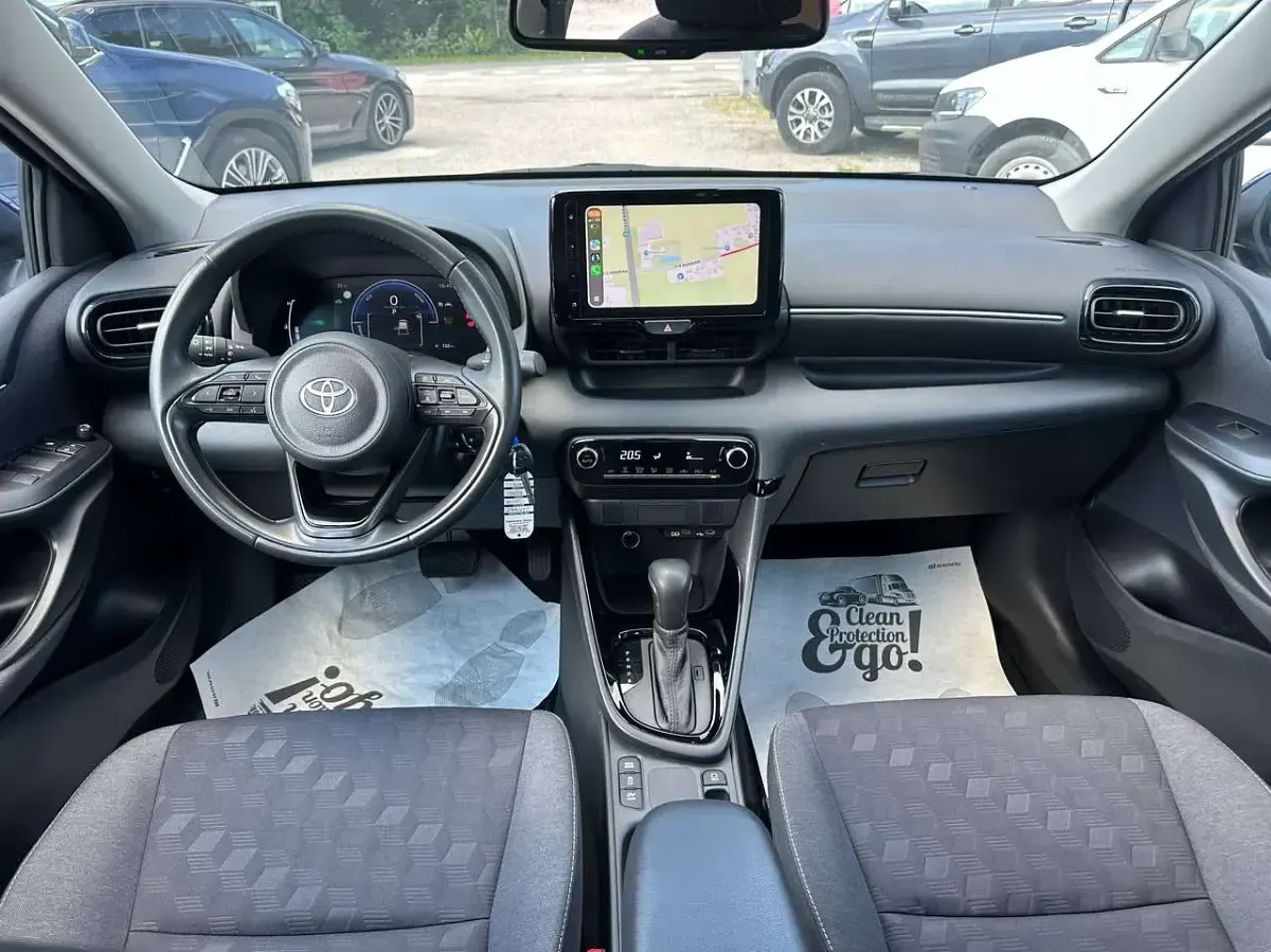 Usata Toyota Yaris Hybrid Trend 116 CV (85 kW) 2024 Blu Berlina