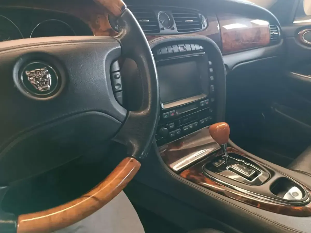 Usata Jaguar XJ Sovereign 207 CV (152 kW) 2006 Nero Berlina