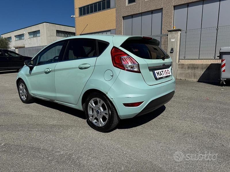 Usata Ford Fiesta 102 CV (75 kW) 2016 Verde Berlina