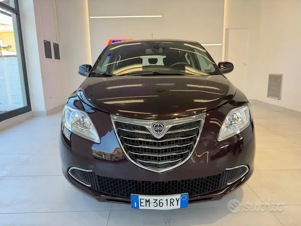 Usata Lancia Ypsilon S 69 CV (50 kW) 2012 Viola Utilitaria