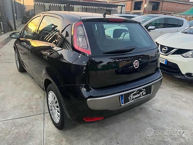 Usata Fiat Punto Young 75 CV (55 kW) 2014 Nero Berlina