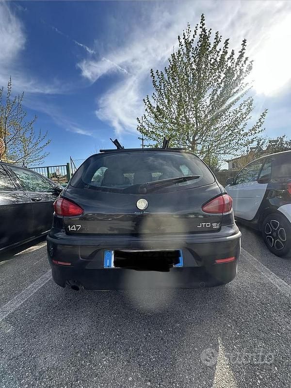 Usata Alfa Romeo 147 Distinctive 140 CV (102 kW) 2003 Nero Utilitaria