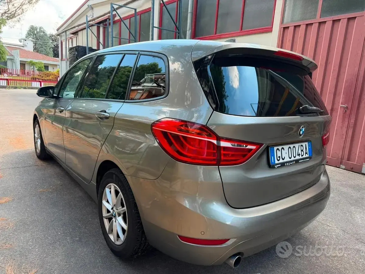 Usata BMW 218 Advantage 150 CV (110 kW) 2016 Marrone Station wagon