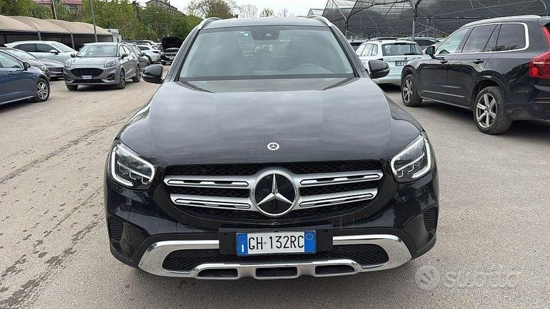 Usata Mercedes GLC300e Business 211 CV (155 kW) 2022 Nero SUV