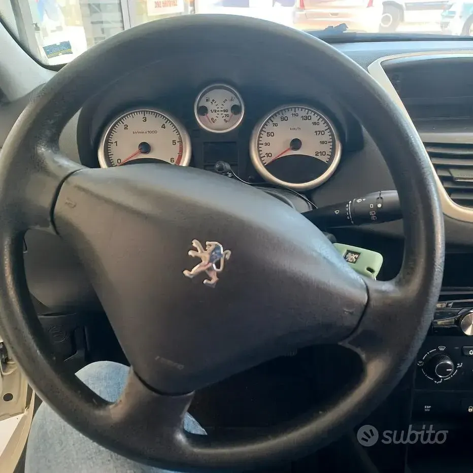 Usata Peugeot 207 68 CV (50 kW) 2011 Bianco Berlina