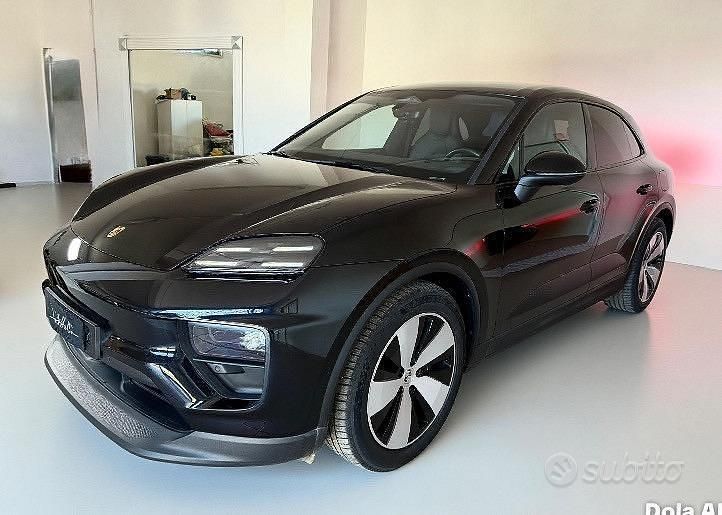 Nero Usata 2024 Porsche Macan SUV | 84.900 € - Immagine 1/4
