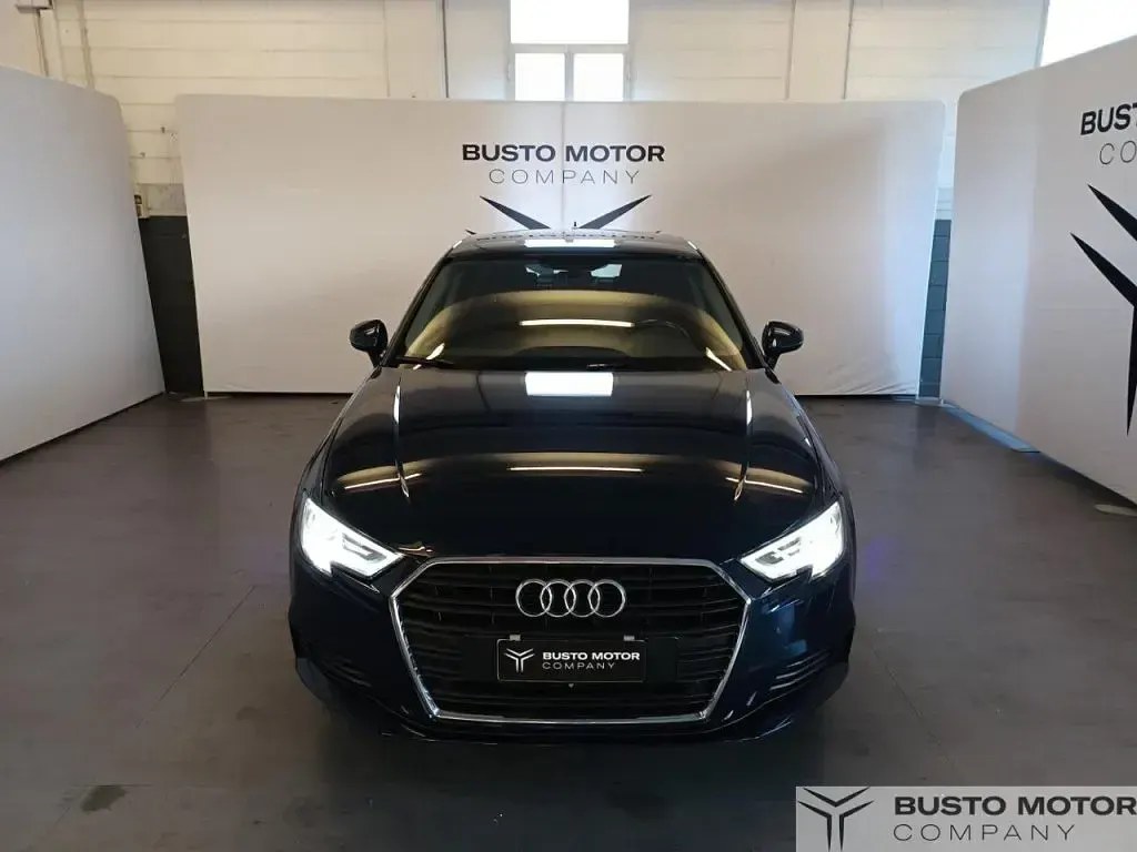 Begagnad Audi A3 Business 150 HK (110 kW) 2017 Grön Sedan