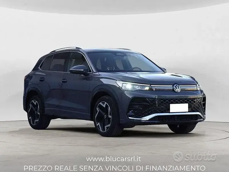 Usata VW Tiguan R-line 150 CV (110 kW) 2024 Grigio SUV