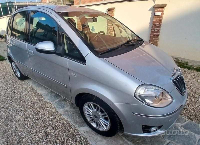 Usata Lancia Musa 95 CV (69 kW) 2010 Grigio Monovolume