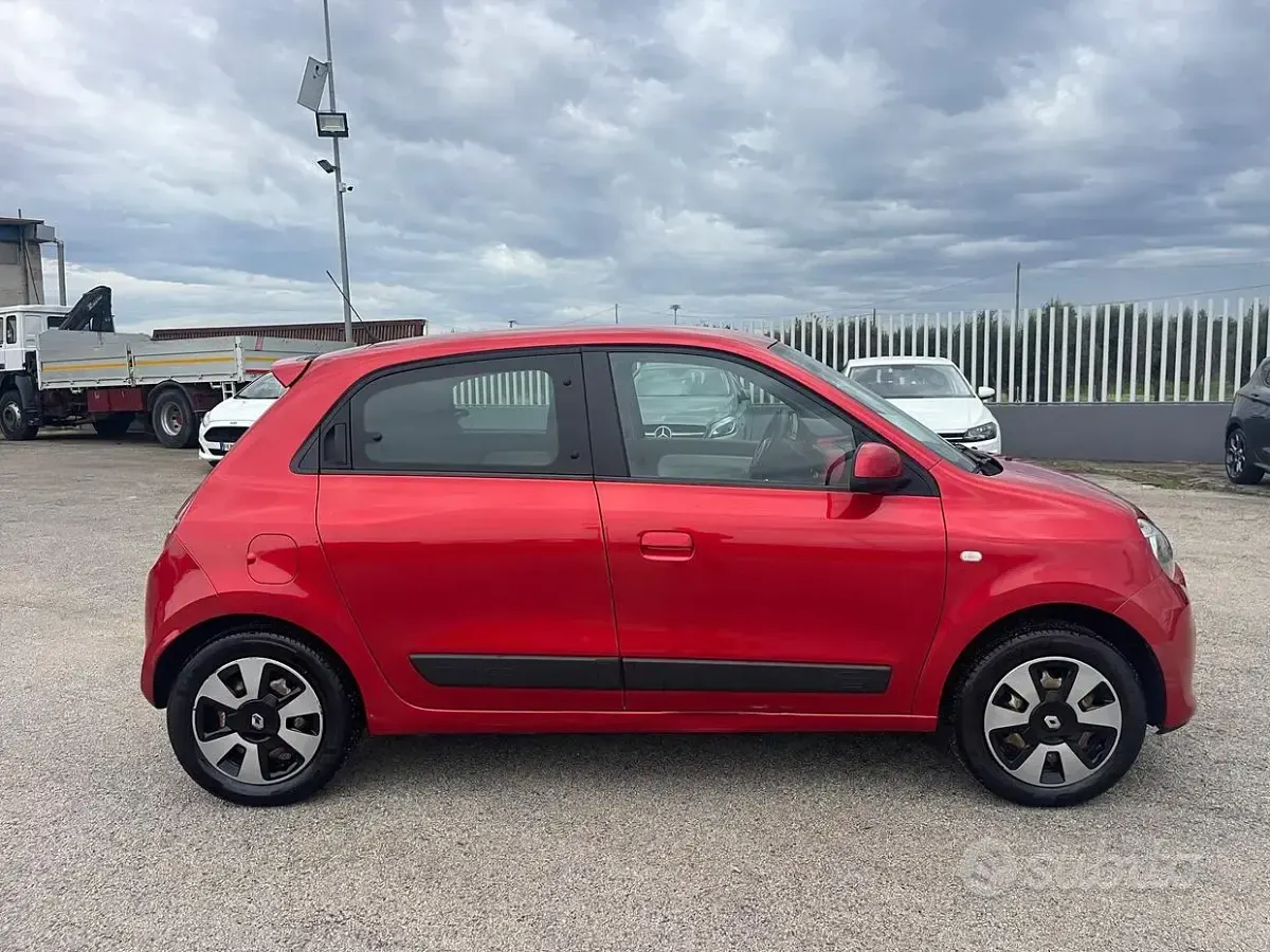 Usata Renault Twingo SE 69 CV (50 kW) 2014 Rosso Utilitaria