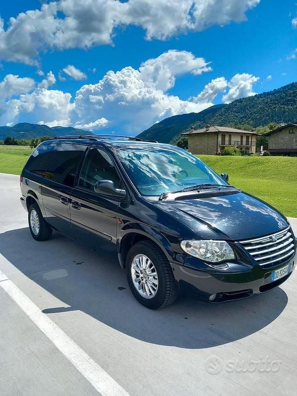 Usata Chrysler Grand Voyager 150 CV (110 kW) 2006 Nero Monovolume