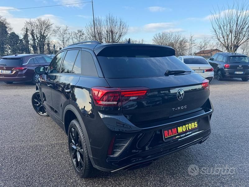 Usata VW T-Roc R-line 150 CV (110 kW) 2023 Nero SUV