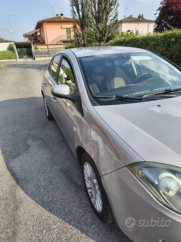 Usata Fiat Bravo 90 CV (66 kW) 2011 Grigio Utilitaria