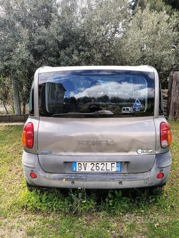 Usata Fiat Multipla 103 CV (75 kW) 2001 Grigio Monovolume
