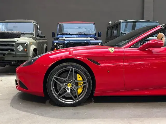 Usata Ferrari California 560 CV (411 kW) 2016 Rosso metallizzato Cabrio