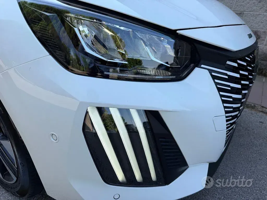 Nuova Peugeot 208 Allure 101 CV (74 kW) 2025 Bianco Utilitaria