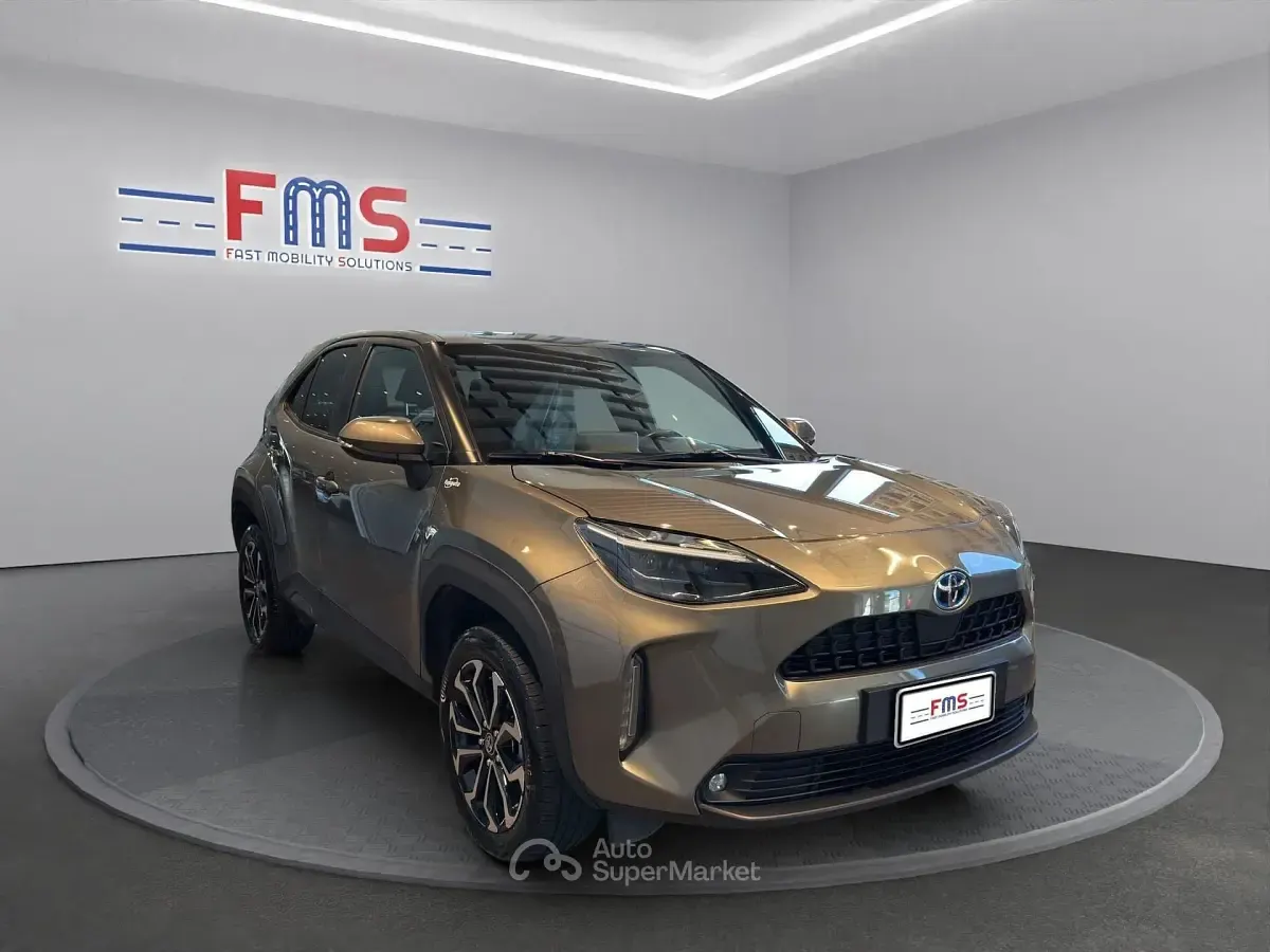 Usata Toyota Yaris Cross Trend 158 CV (116 kW) 2022 Giallo SUV