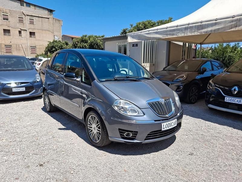 Usata Lancia Musa Gold 95 CV (69 kW) 2010 Grigio Monovolume