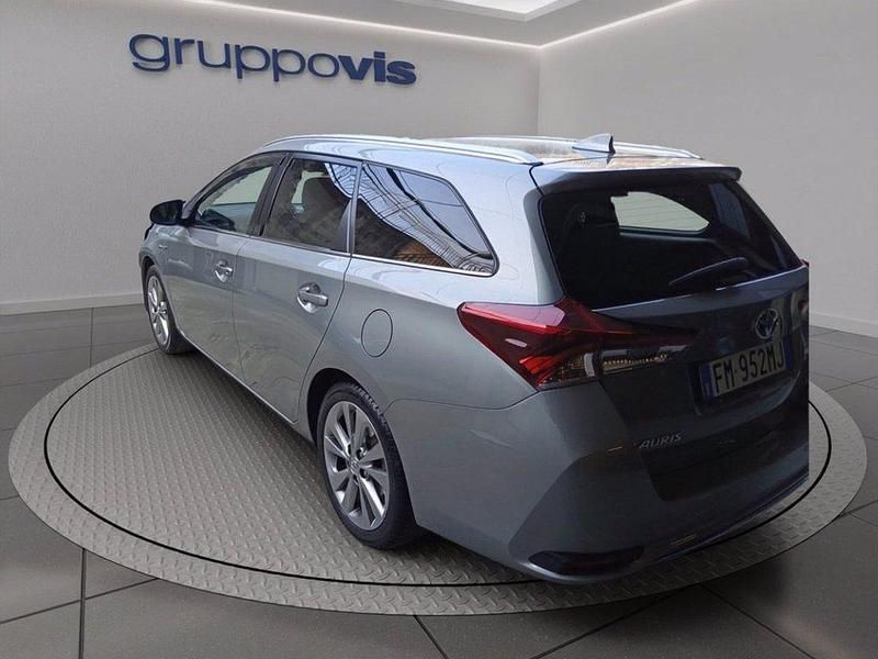 Usata Toyota Auris Touring Sports Lounge 136 CV (100 kW) 2017 Grigio metallizzato Station wagon